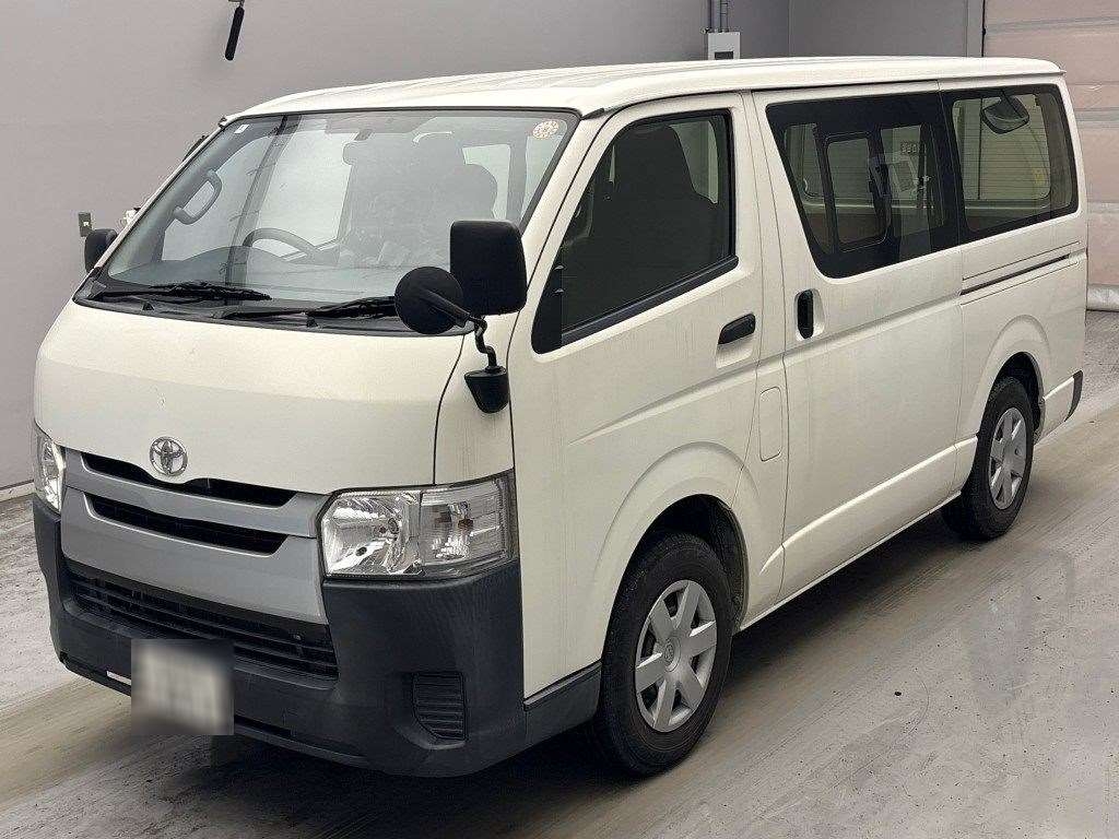 TOYOTA REGIUS VAN