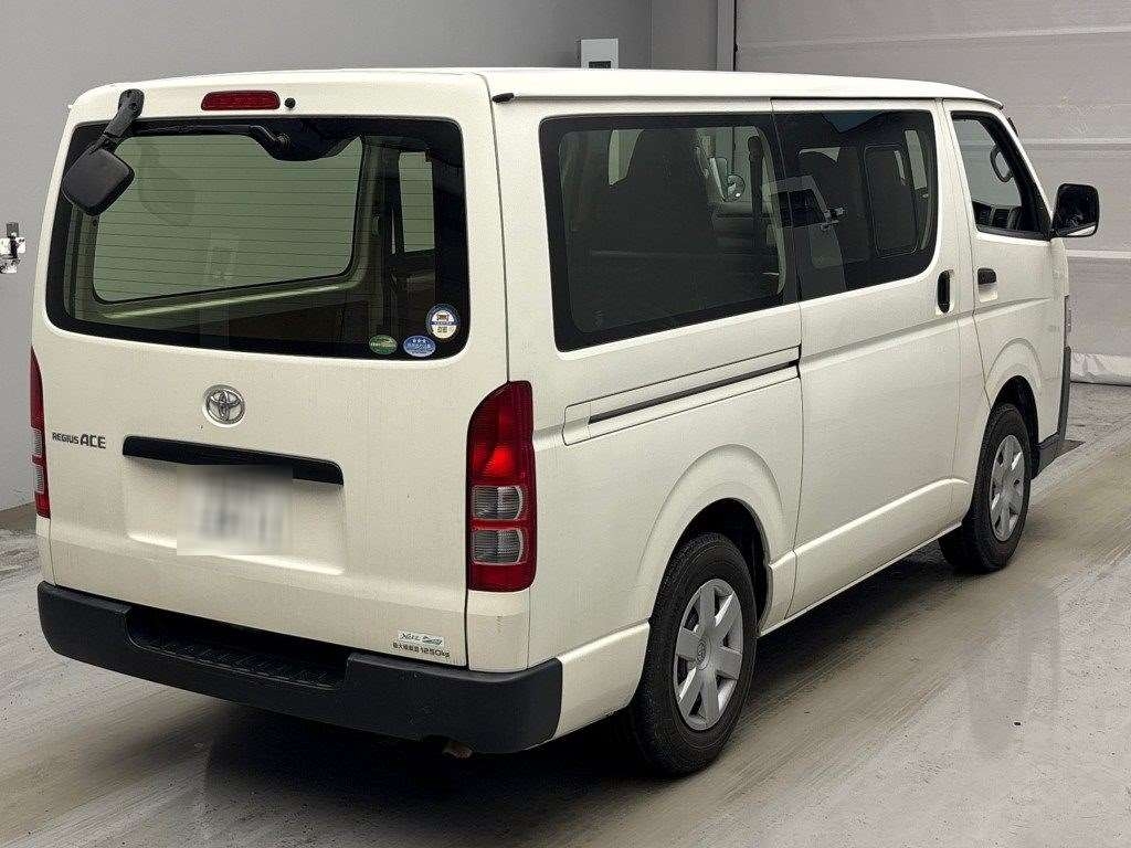 TOYOTA REGIUS VAN