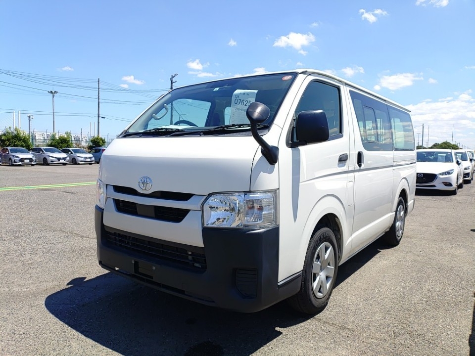 TOYOTA HIACE