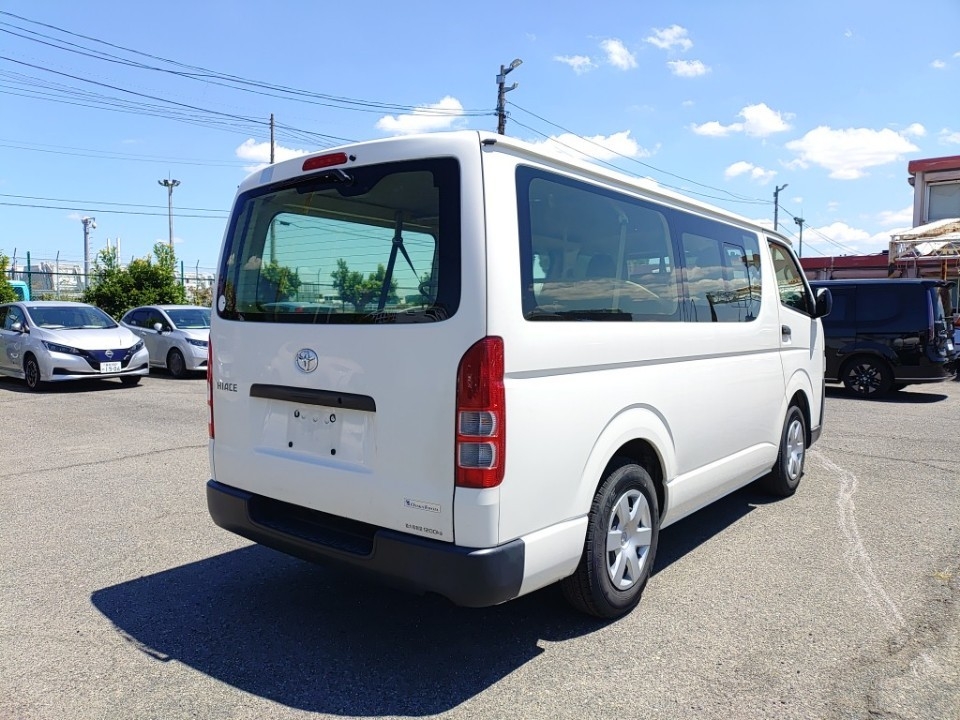 TOYOTA HIACE