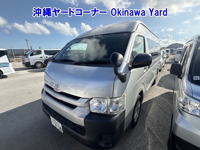 TOYOTA HIACE COMMUTER