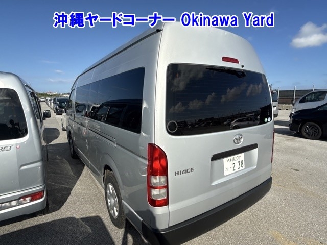 TOYOTA HIACE COMMUTER