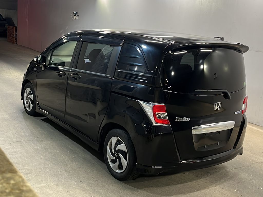 HONDA FREED SPIKE HYBRID