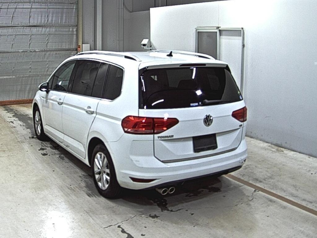 VOLKSWAGEN GOLF TOURAN