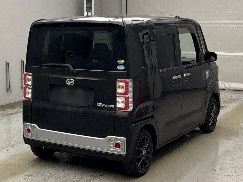 DAIHATSU WAKE