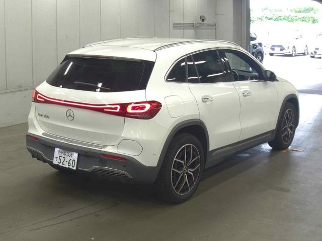 MERCEDES BENZ EQA