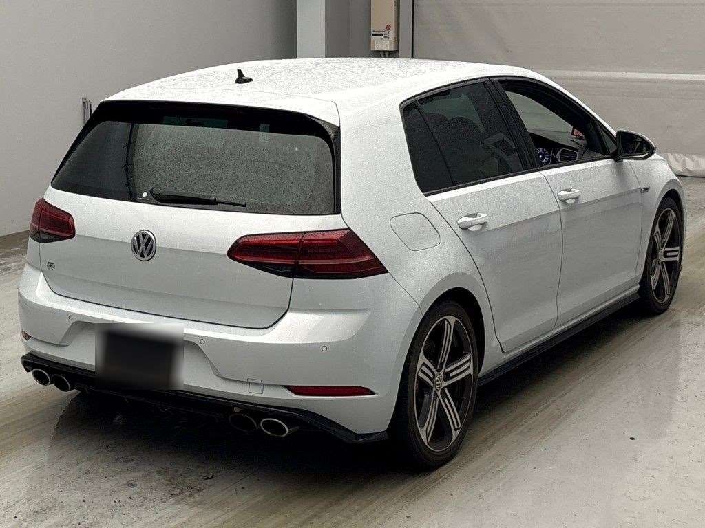 VOLKSWAGEN GOLF R