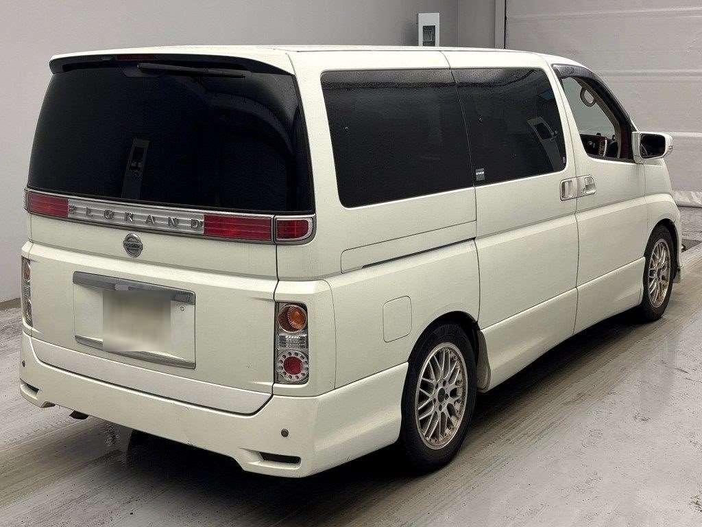 NISSAN ELGRAND