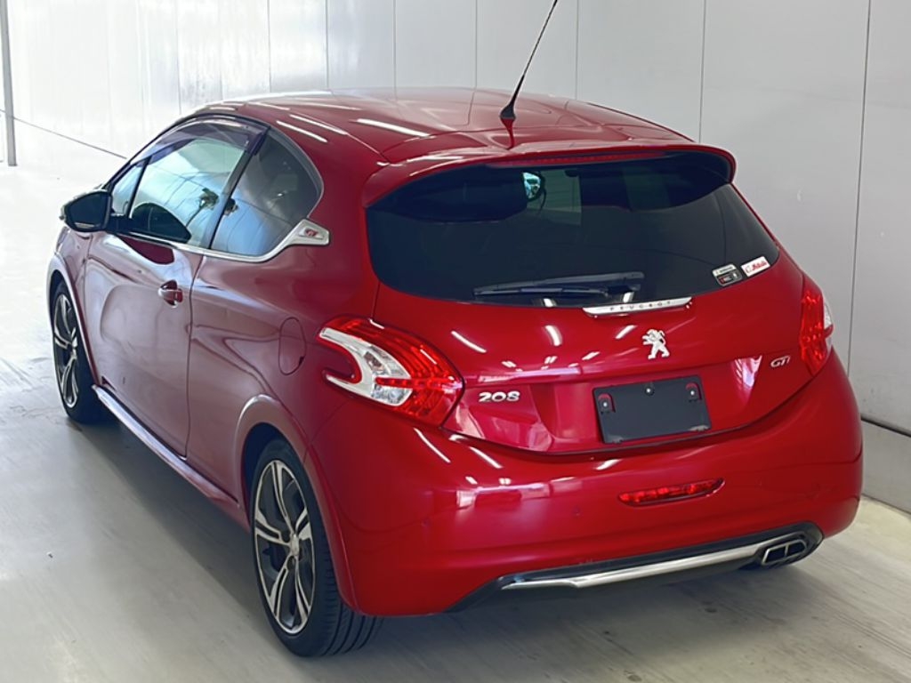 PEUGEOT 208