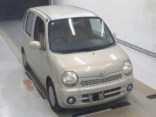 DAIHATSU MOVE LATTE