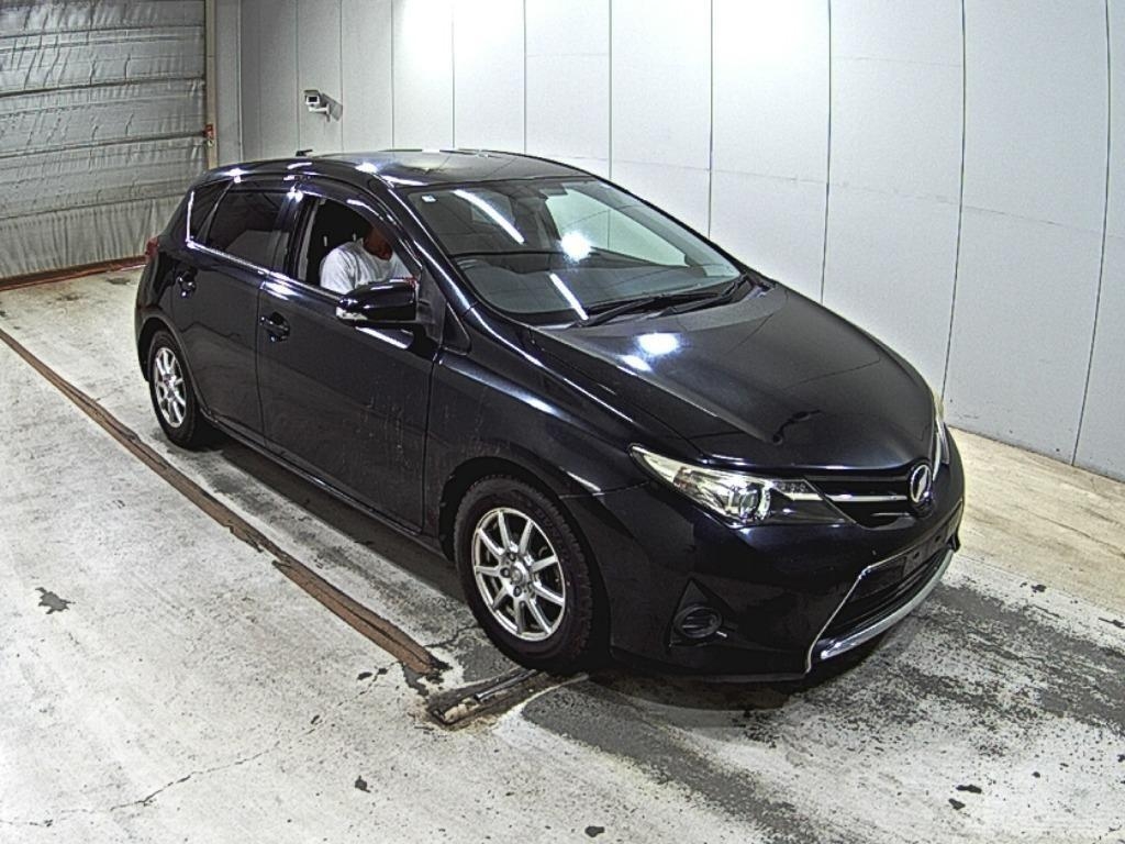 TOYOTA AURIS