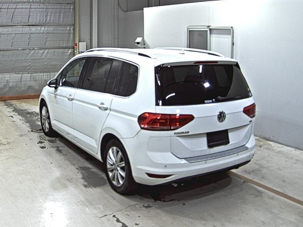 VOLKSWAGEN GOLF TOURAN