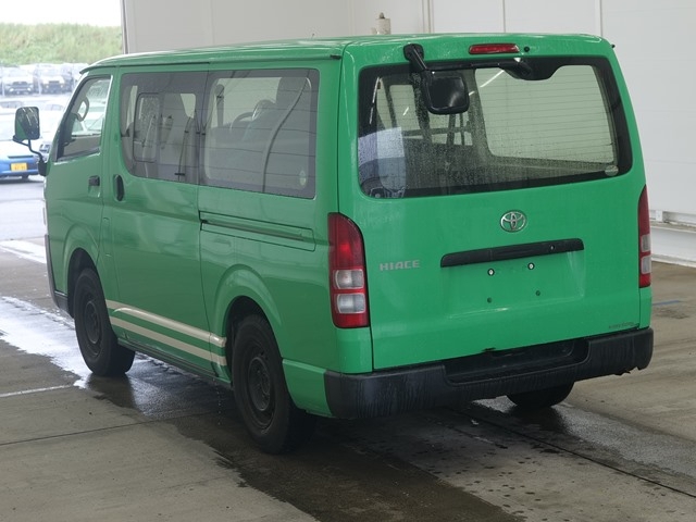 TOYOTA HIACE