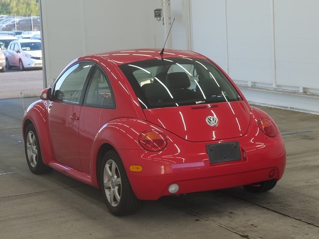 VOLKSWAGEN NEW BEETLE