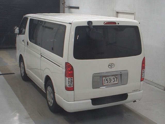 TOYOTA HIACE VAN