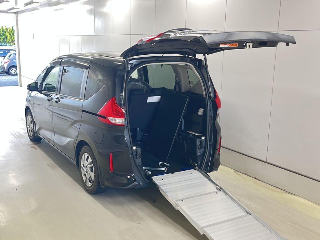 HONDA FREED + HYBRID