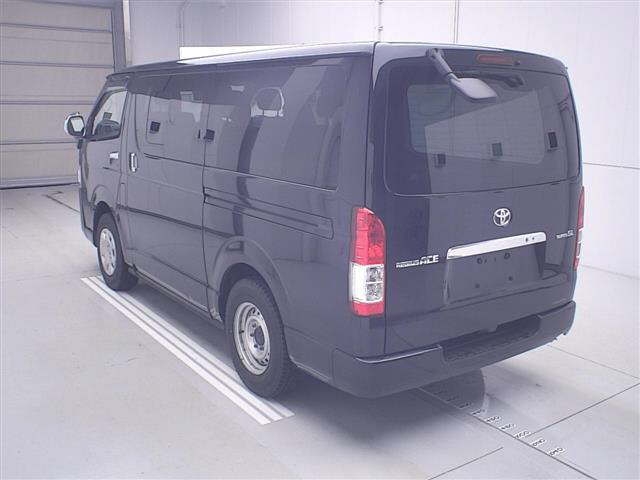TOYOTA REGIUS ACE