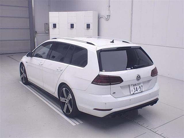 VOLKSWAGEN GOLF R