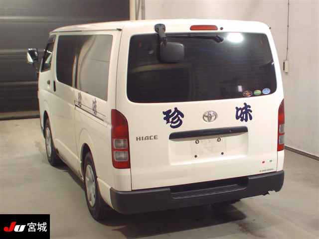 TOYOTA HIACE VAN