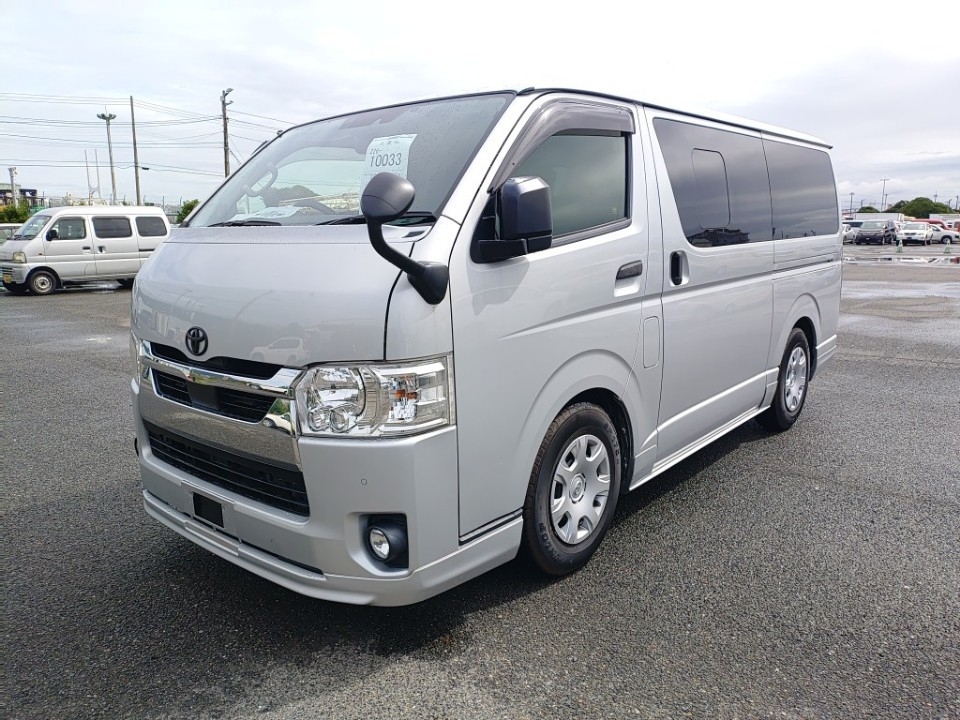 TOYOTA HIACE