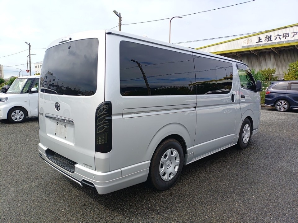 TOYOTA HIACE