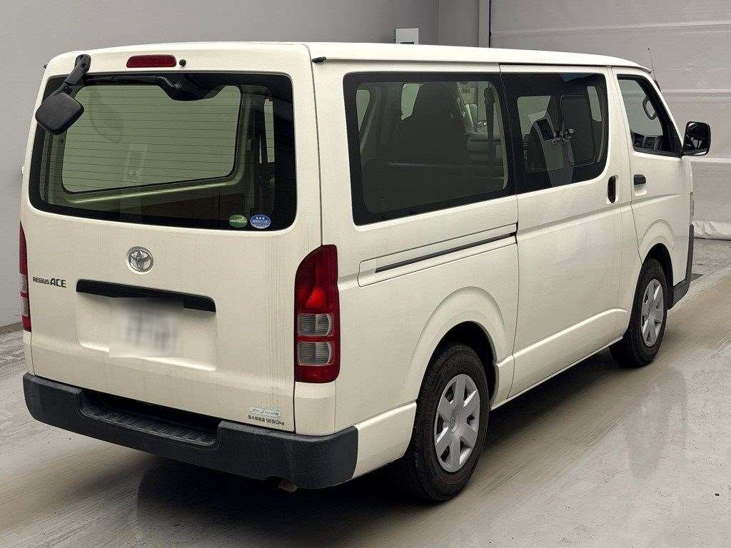 TOYOTA REGIUS VAN