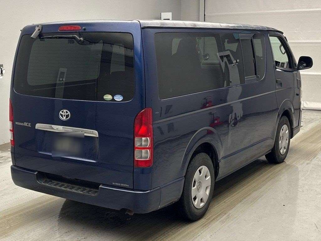TOYOTA REGIUS VAN