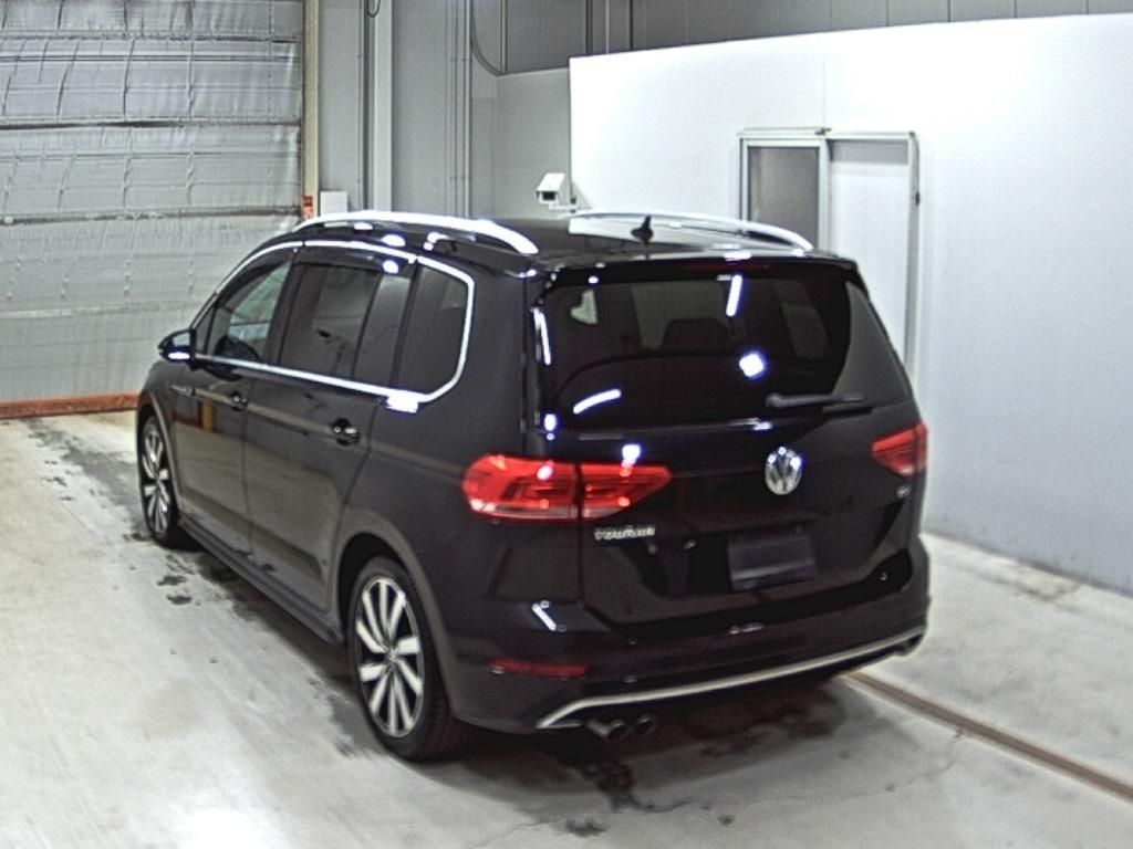 VOLKSWAGEN GOLF TOURAN