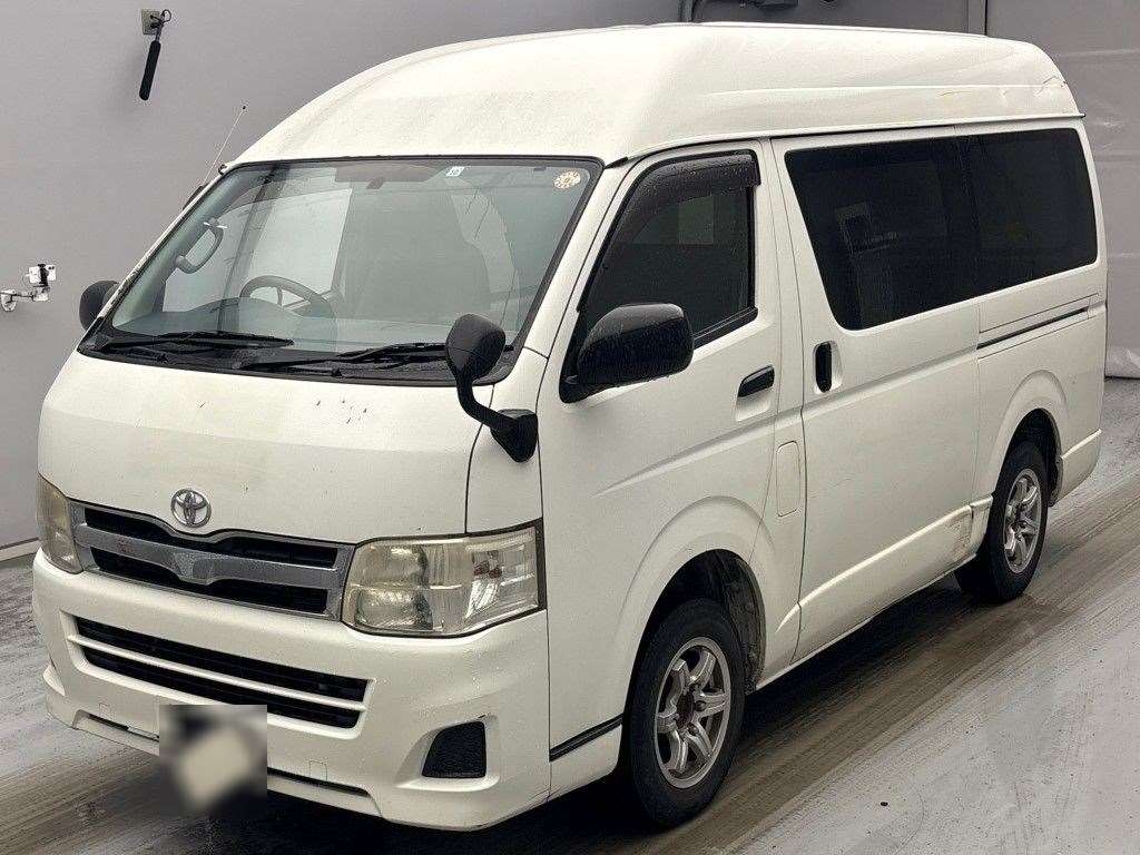 TOYOTA REGIUS VAN