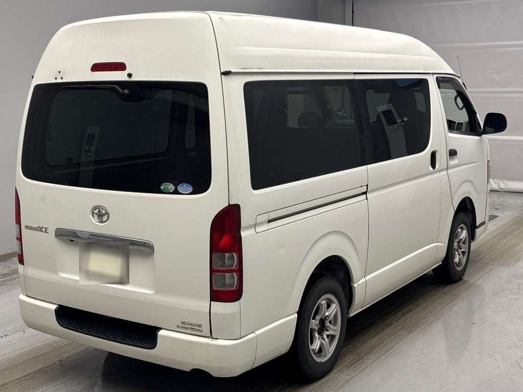 TOYOTA REGIUS VAN