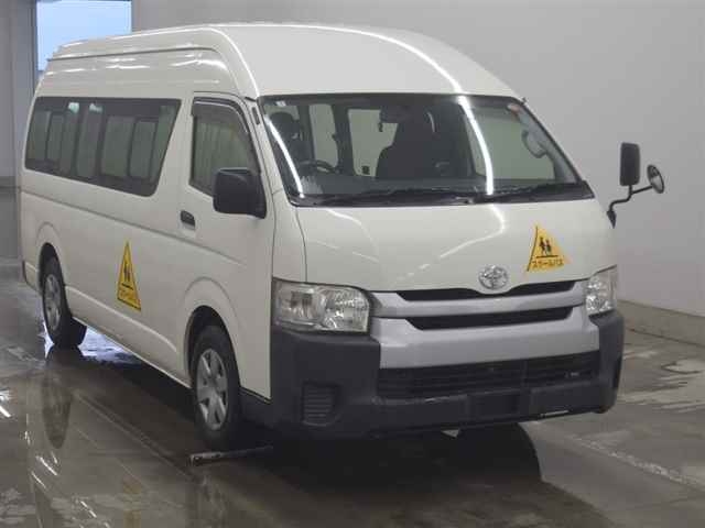 TOYOTA HIACE COMMUTER