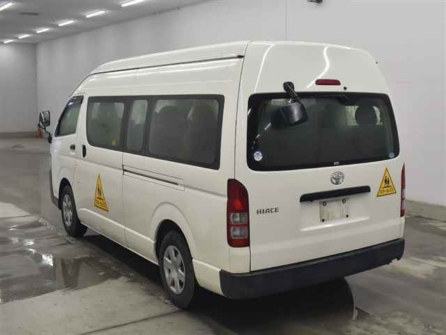 TOYOTA HIACE COMMUTER
