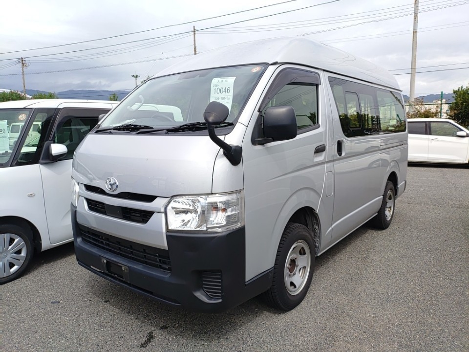 TOYOTA HIACE
