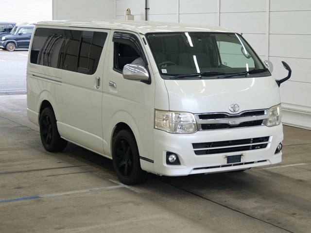 TOYOTA HIACE