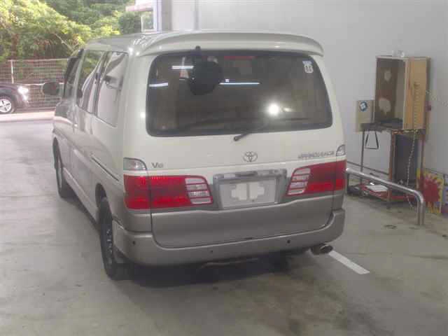 TOYOTA GRAND HIACE