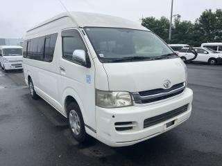 TOYOTA HIACE COMMUTER