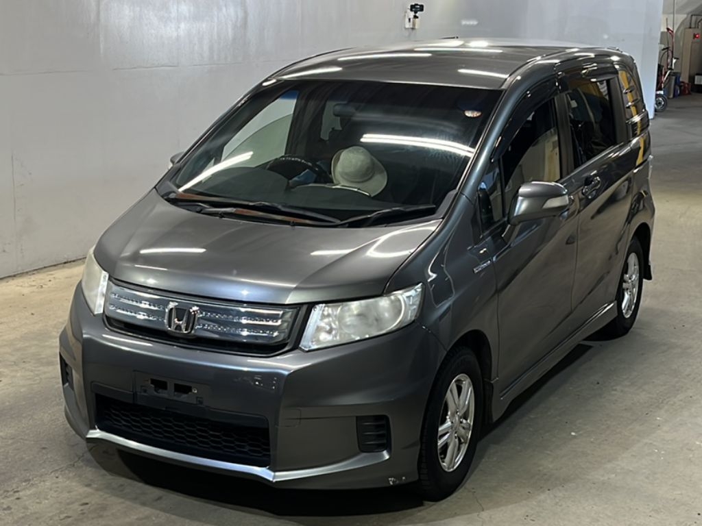 HONDA FREED SPIKE HYBRID