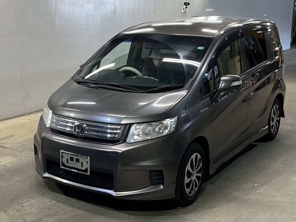 HONDA FREED SPIKE HYBRID