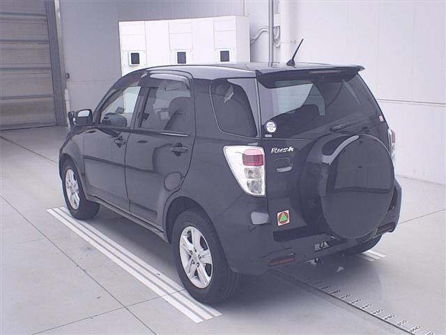 TOYOTA RUSH