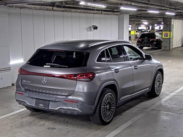 MERCEDES BENZ EQA