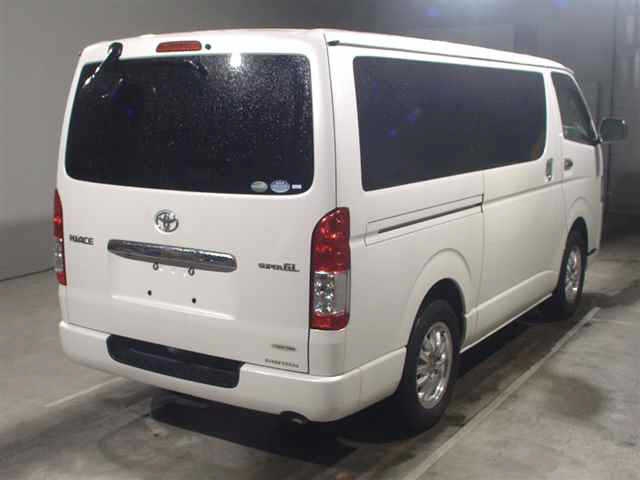 TOYOTA HIACE VAN