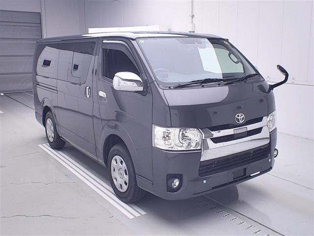 TOYOTA REGIUS ACE