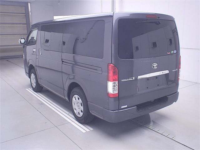 TOYOTA REGIUS ACE