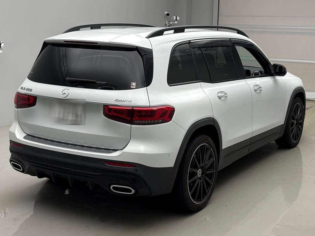 MERCEDES BENZ GLB