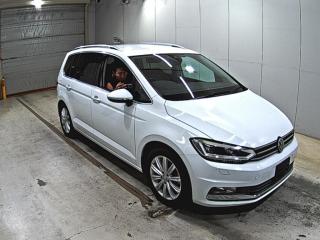 VOLKSWAGEN GOLF TOURAN