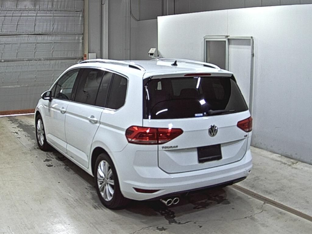 VOLKSWAGEN GOLF TOURAN