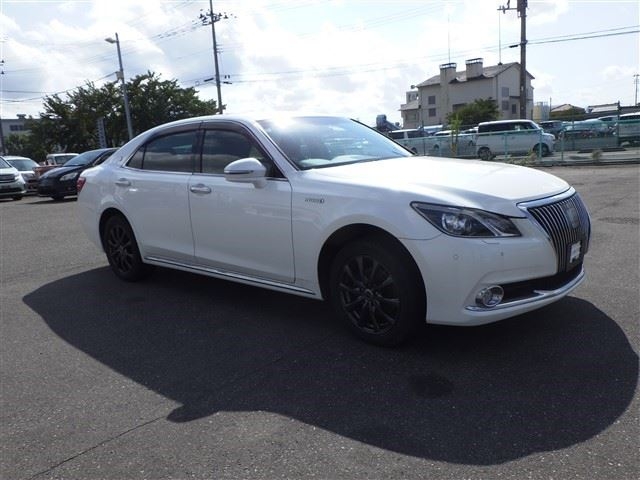 TOYOTA CROWN MAJESTA