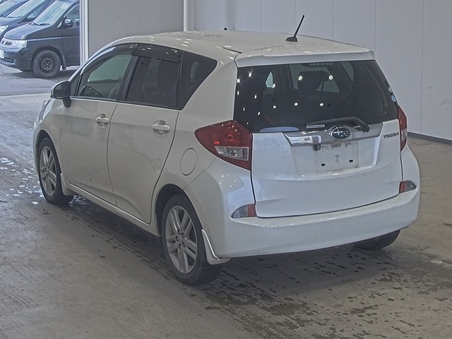 SUBARU TREZIA