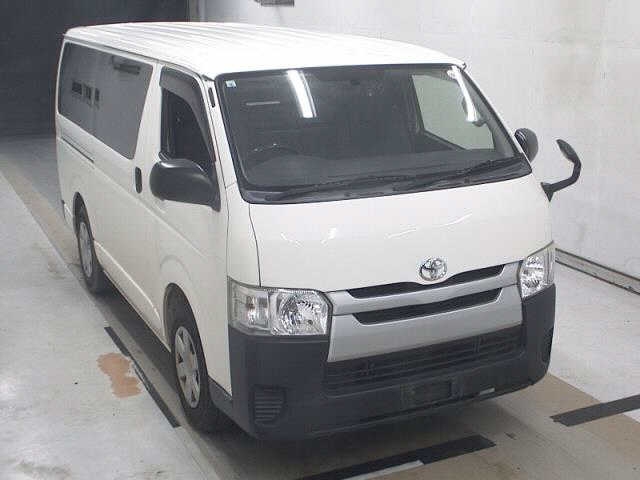 TOYOTA HIACE VAN