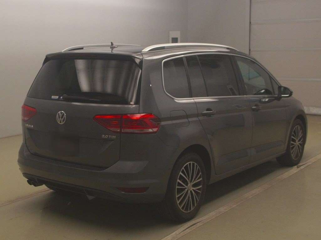 VOLKSWAGEN GOLF TOURAN